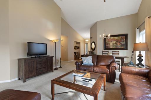 7874 Heinbuch Trail, Woodbury, MN 55125