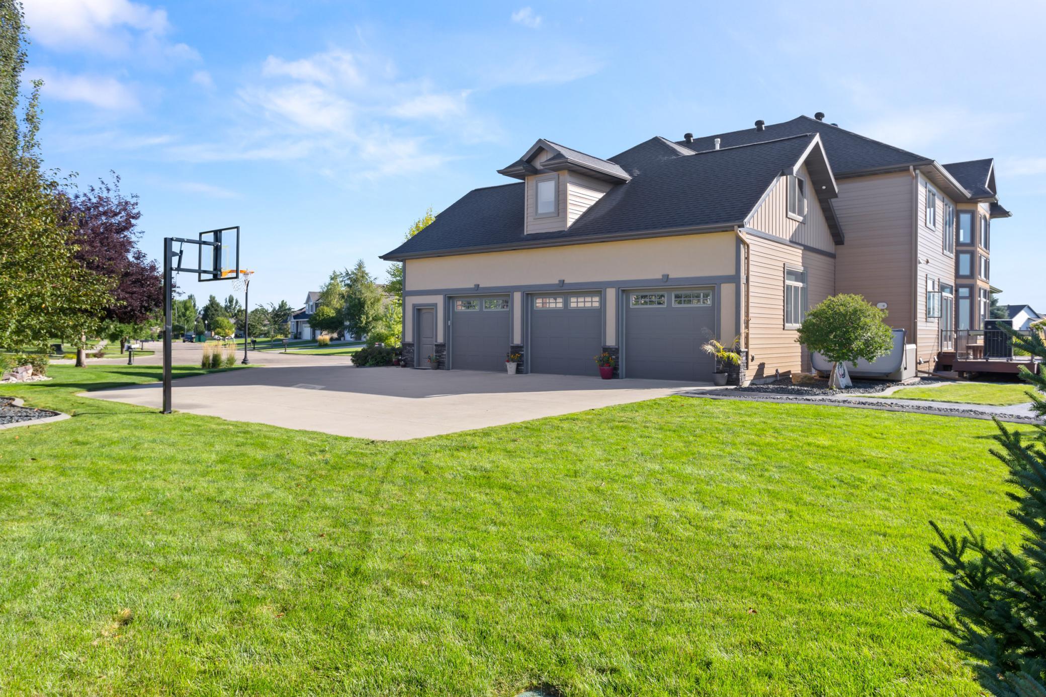 4856 2nd St SW Moorhead