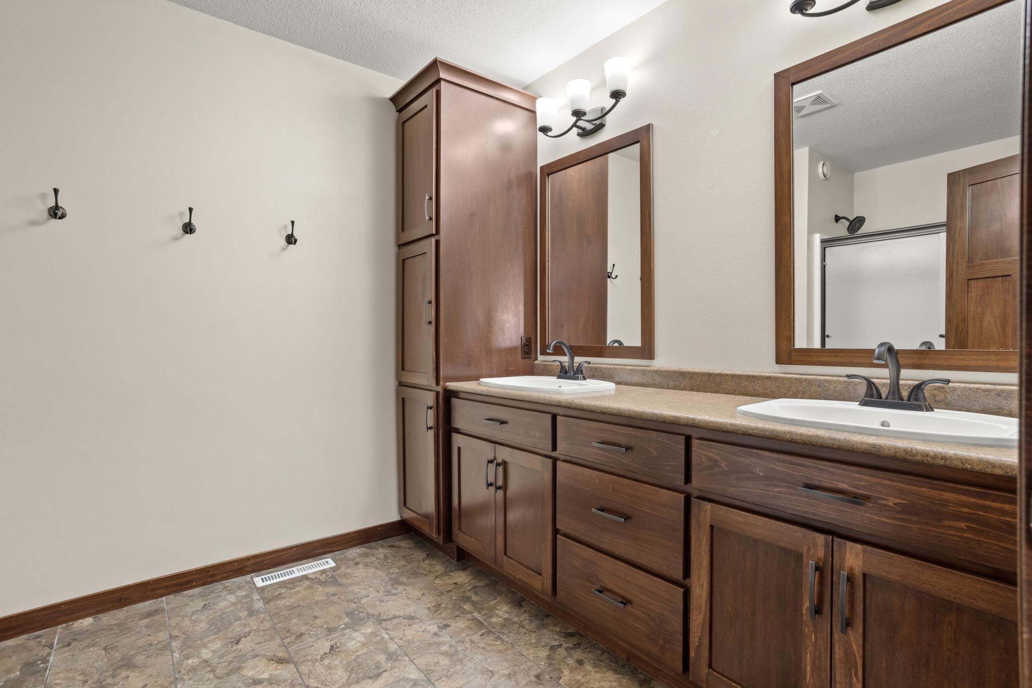 4856 2nd St SW Moorhead