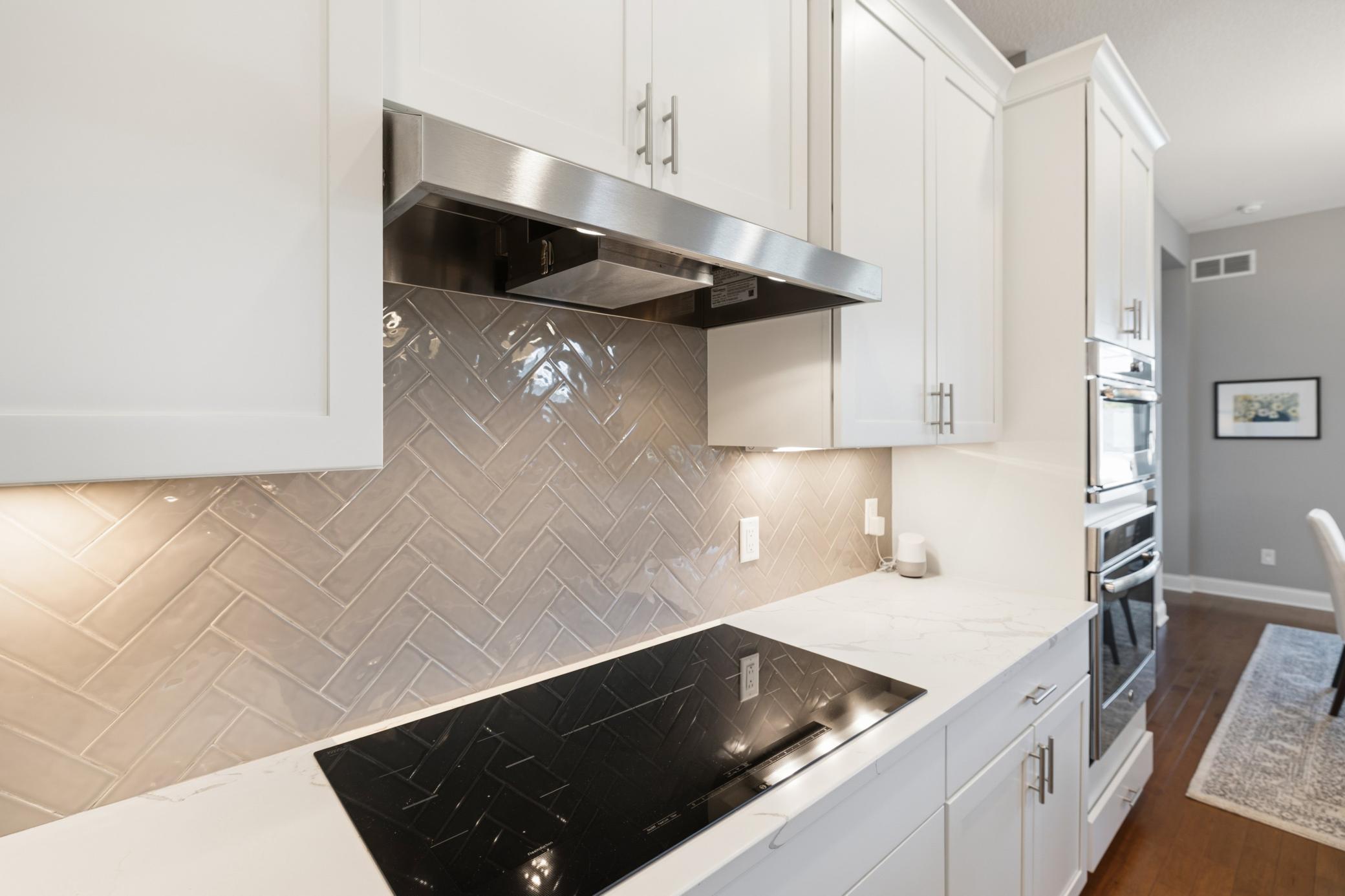 Kitchen - Cooktop and Backsplash
