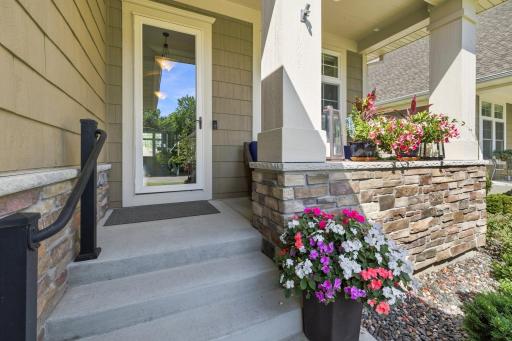 8752 Lake Riley Drive, Chanhassen, MN 55317