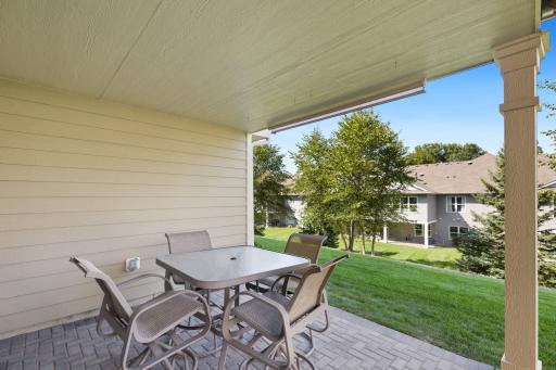 8752 Lake Riley Drive, Chanhassen, MN 55317