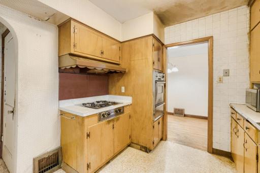 1084 Gorman Ave - Web Quality - 009 - 09 Kitchen.jpg