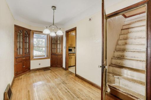 1084 Gorman Ave - Web Quality - 007 - 07 Foyer.jpg
