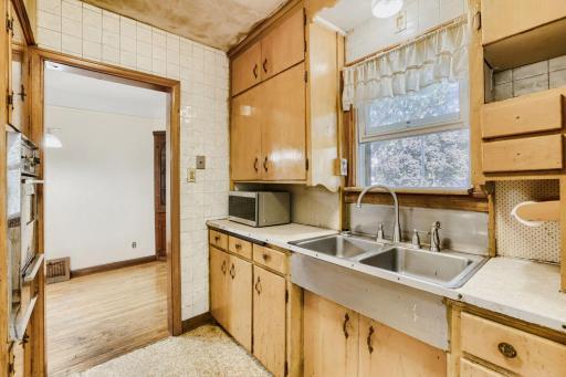 1084 Gorman Ave - Web Quality - 008 - 08 Kitchen.jpg