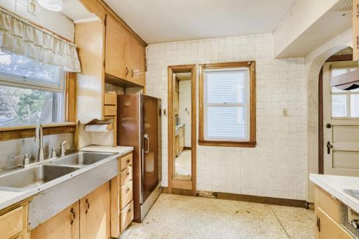 1084 Gorman Ave - Web Quality - 010 - 10 Kitchen.jpg