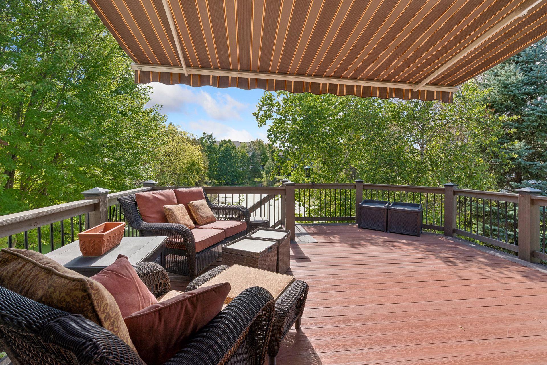 Retractable awning over the upper deck
