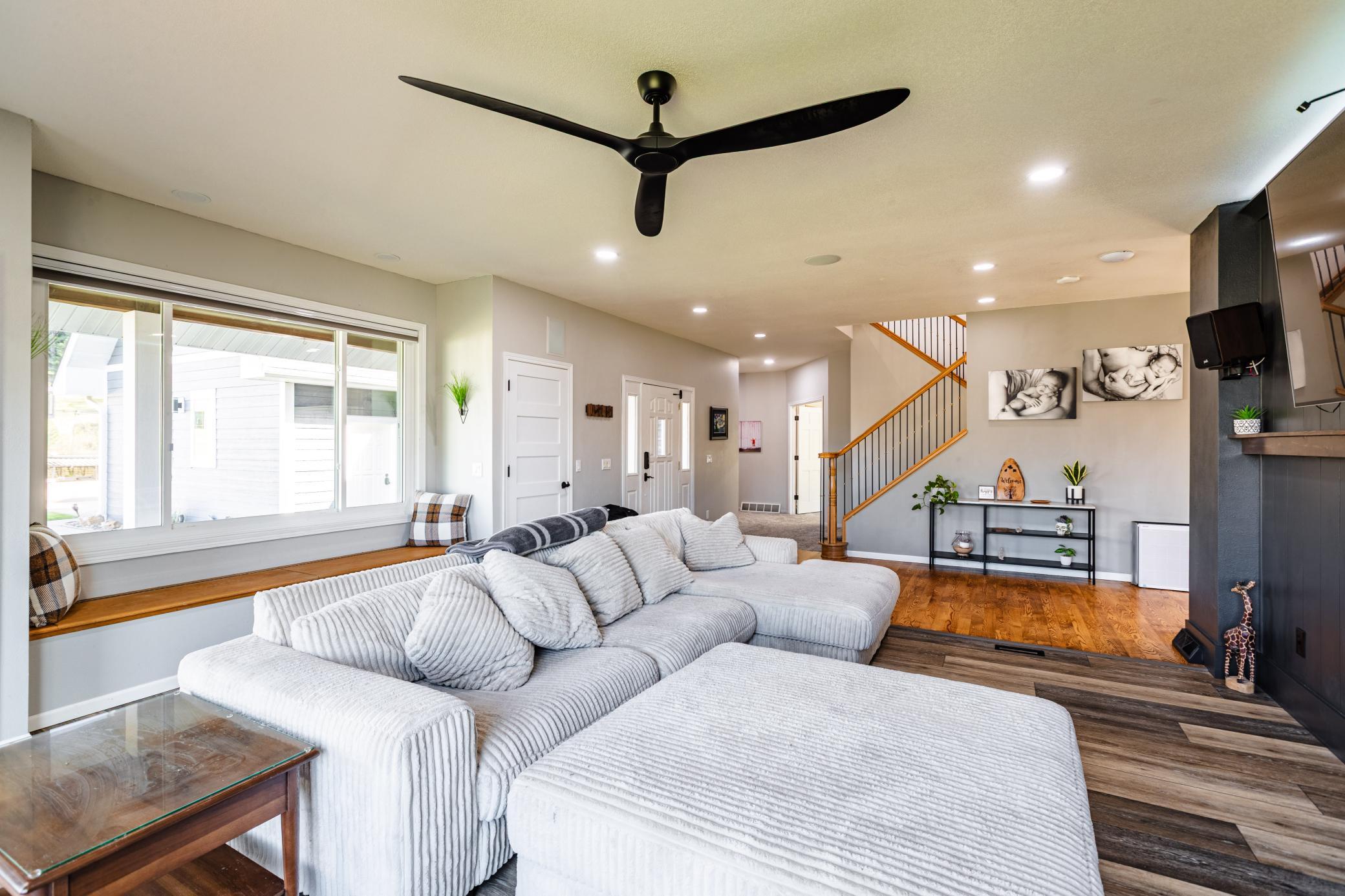 LIVING ROOM 3