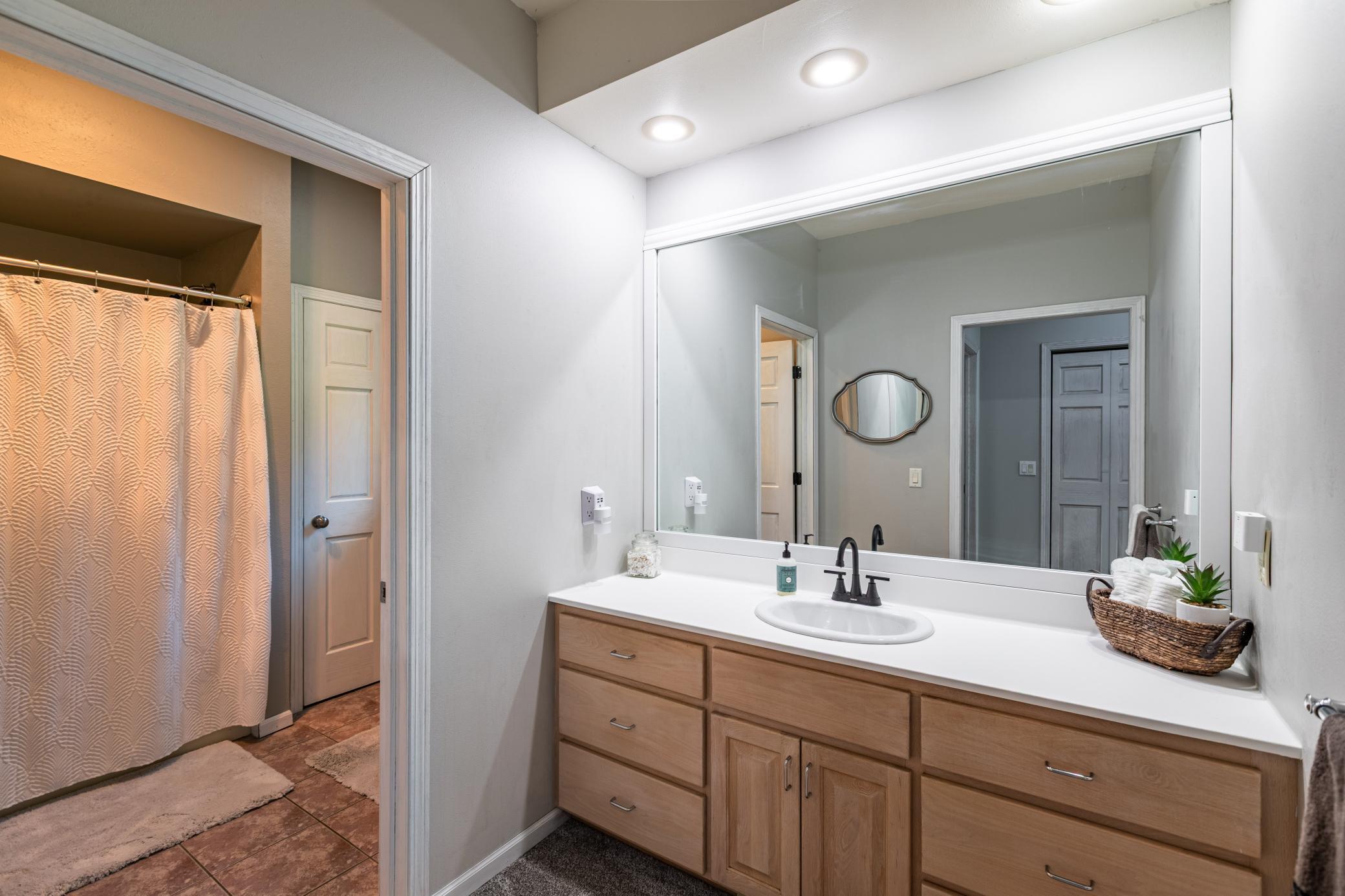 MAIN BATHROOM