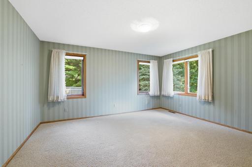 9409 Yukon Avenue S, Bloomington, MN 55438