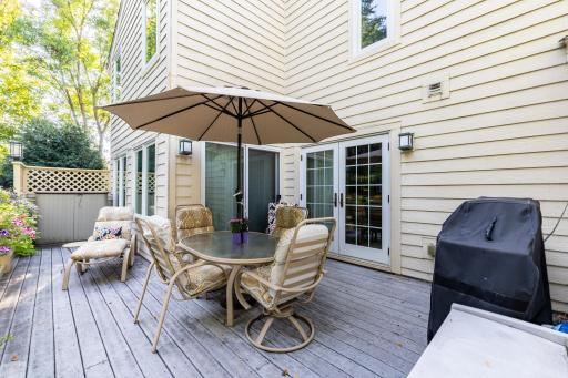 Excellent for entertaining with access to kitchen