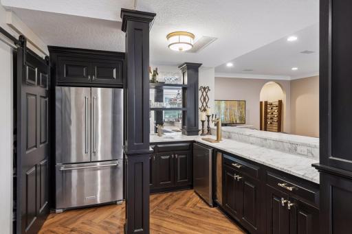18482 Bearpath Trail, Eden Prairie, MN 55347