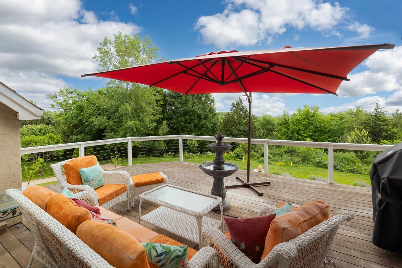 Unmatched bluff-top panoramic views of the Minnesota River Valley—truly the best in Settler’s Ridge!