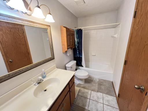 021_Upper Level Bathroom.jpg
