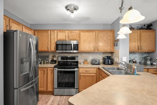 Great Kitchen layout with a large peninsula providing additional prep space and seating.