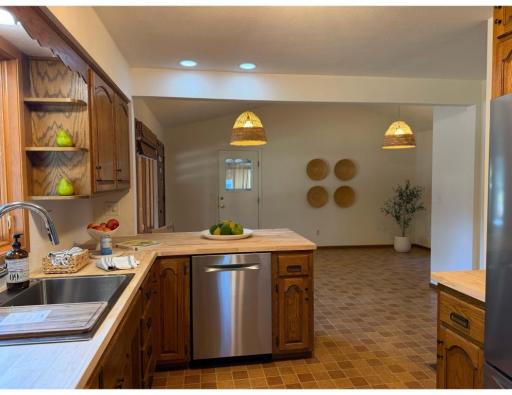 11-Kitchen 4.jpg