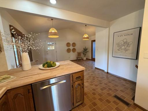 10-Kitchen 3.jpg