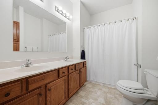 797 Parkside Lane, Minneapolis, MN 55421