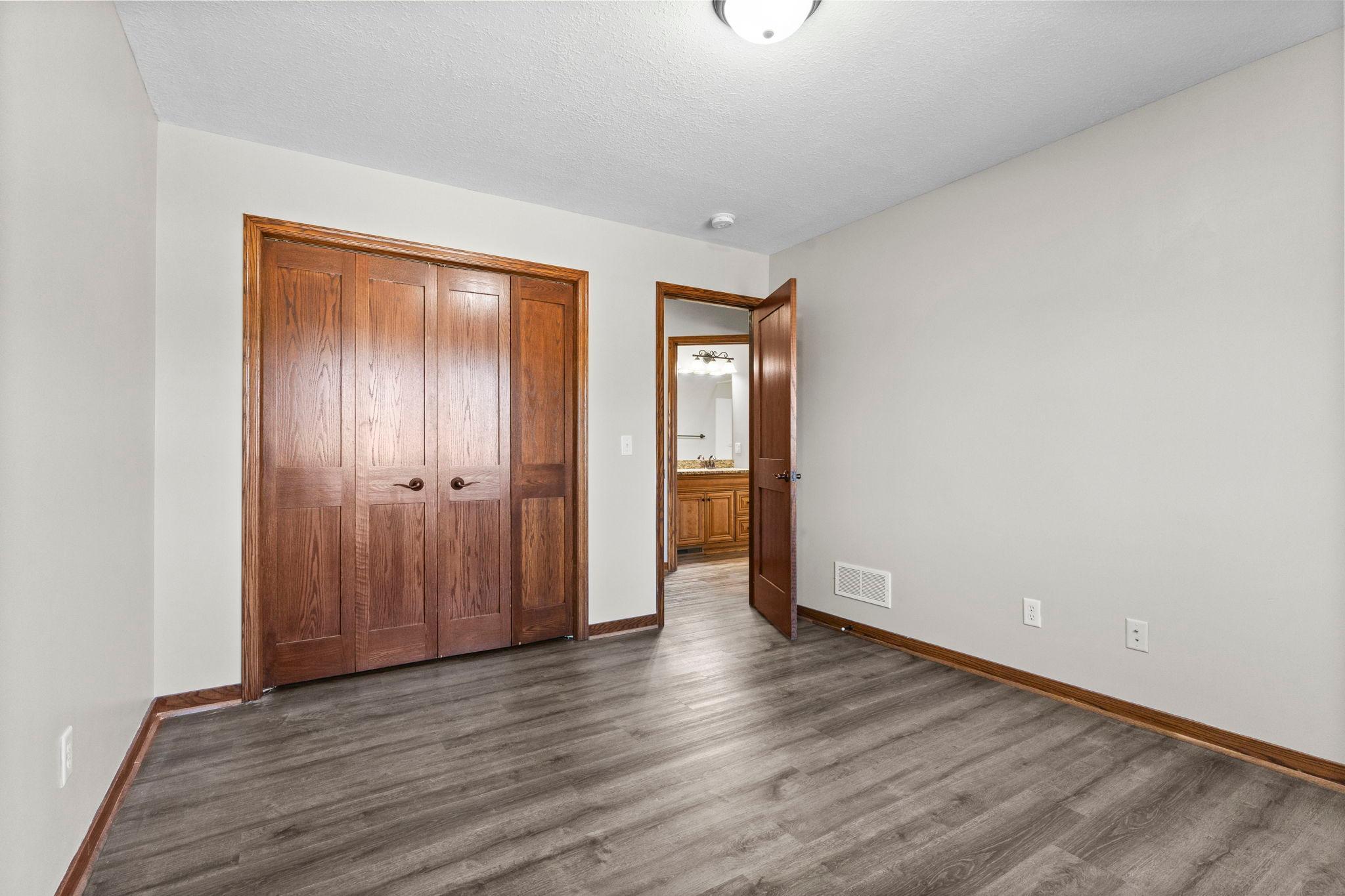 48-web-or-mls-7355 Old Mill Rd-300.jpg