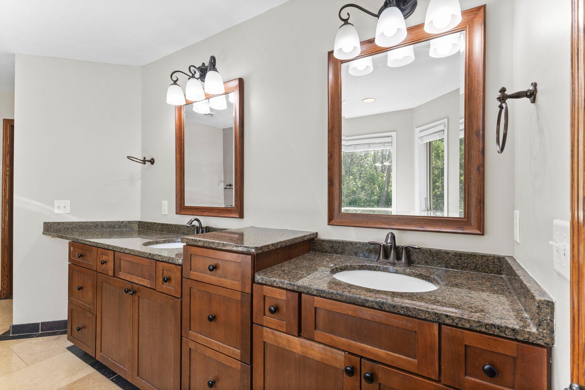 38-web-or-mls-7355 Old Mill Rd-250.jpg