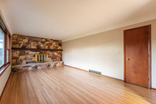 327 Pine Ave, Vermillion-30.jpg