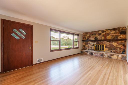 327 Pine Ave, Vermillion-29.jpg