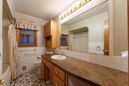 327 Pine Ave, Vermillion-32.jpg