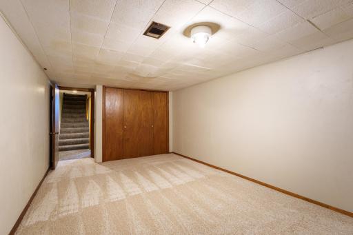 327 Pine Ave, Vermillion-45.jpg