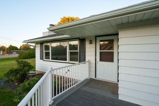 327 Pine Ave, Vermillion-6.jpg