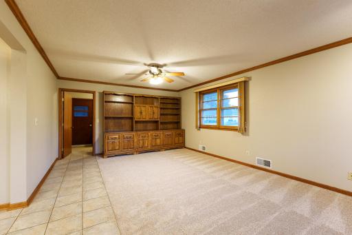 327 Pine Ave, Vermillion-19.jpg