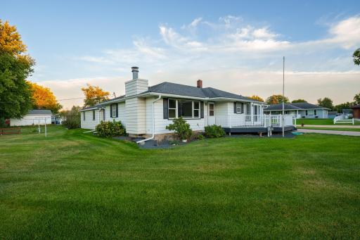 327 Pine Ave, Vermillion-3.jpg