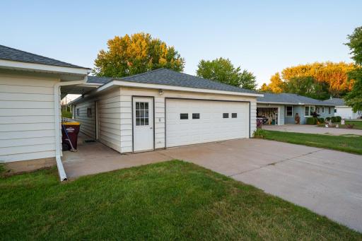 327 Pine Ave, Vermillion-8.jpg