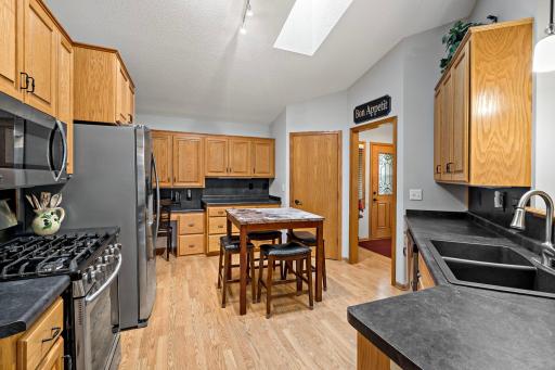 22-web-or-mls-8541 Inverness Ln N Brooklyn Park MN_0023.jpg