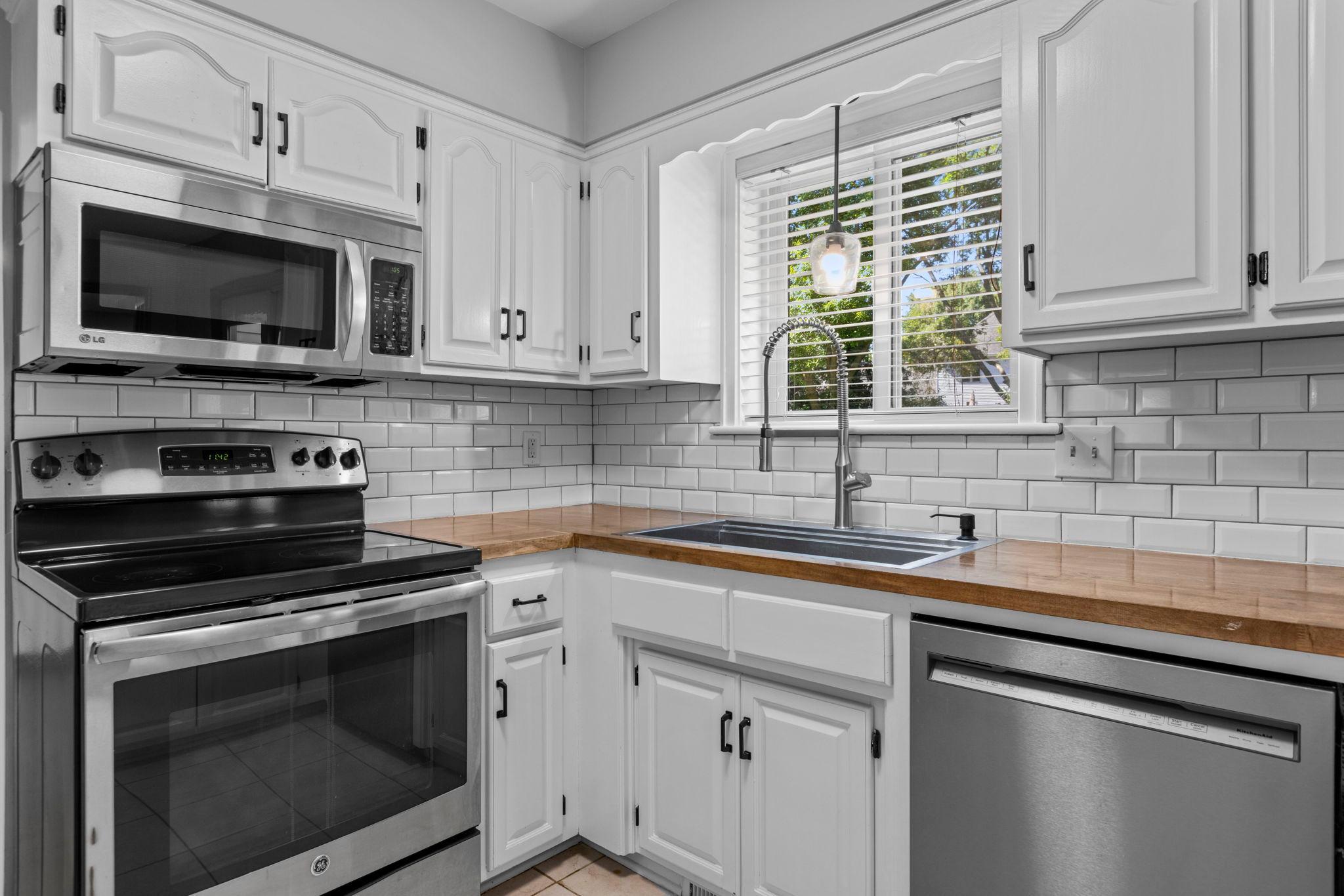 25-web-or-mls-4645 Orchid Ln N-99.jpg