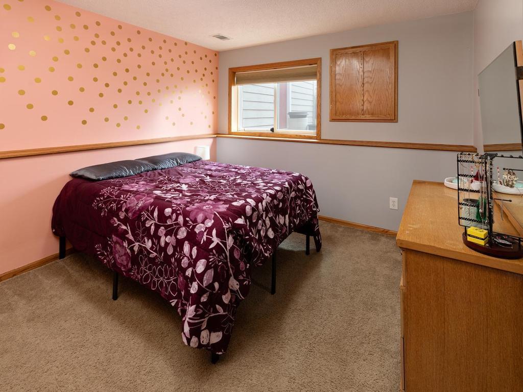 016-024-Lower Level Bedroom-1024x768.jpg
