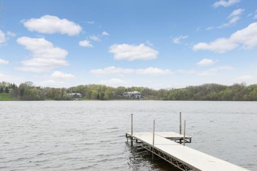 547 Mission Hills Way W, Chanhassen, MN 55317