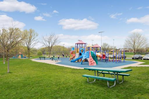 Lake Susan Park is within walking distance