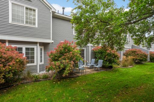 547 Mission Hills Way W, Chanhassen, MN 55317