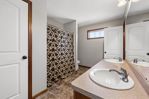 10406 Florida Avenue N, Brooklyn Park, MN 55445