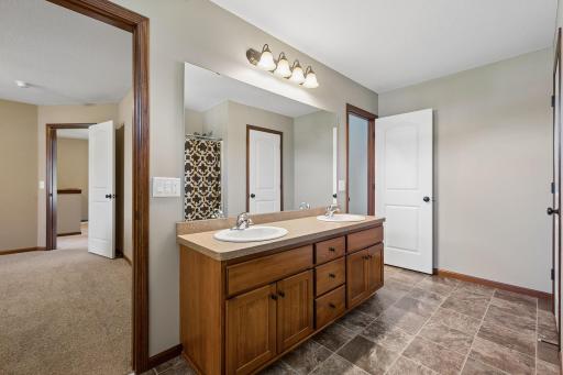 10406 Florida Avenue N, Brooklyn Park, MN 55445