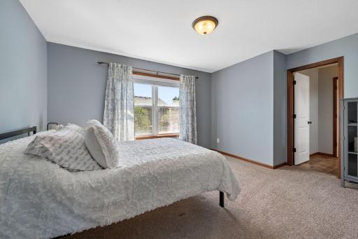 10406 Florida Avenue N, Brooklyn Park, MN 55445