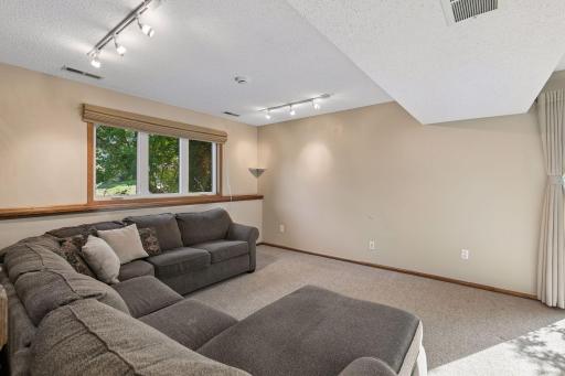 7890 Upper 139th Court, Apple Valley, MN 55124