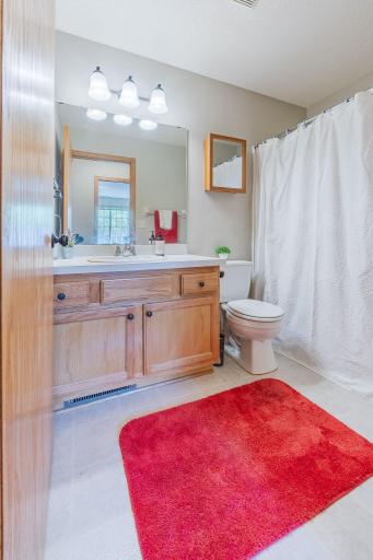 Upper Floor Full Bathroom!