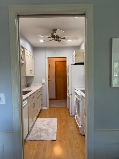 Kitchen 2.jpeg
