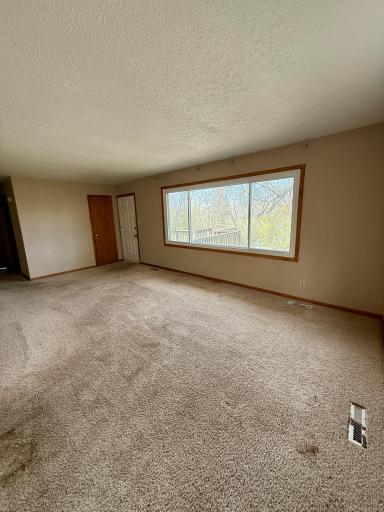 622 Valley Avenue SE, Valley City, ND 58072