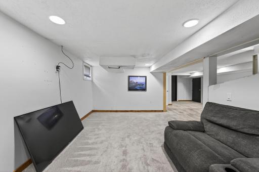 242 Annapolis Street W, Saint Paul, MN 55118