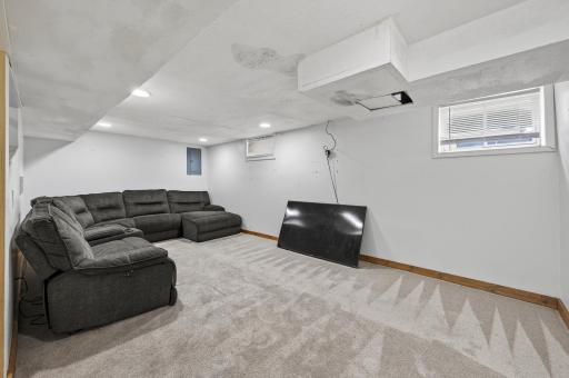 242 Annapolis Street W, Saint Paul, MN 55118