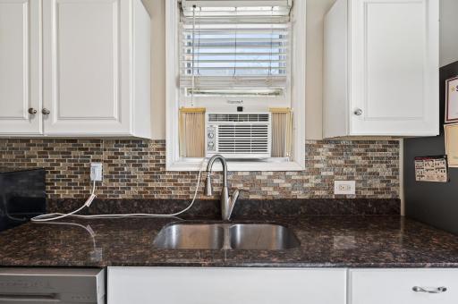 242 Annapolis Street W, Saint Paul, MN 55118