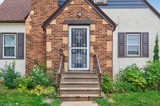 242 Annapolis Street W, Saint Paul, MN 55118