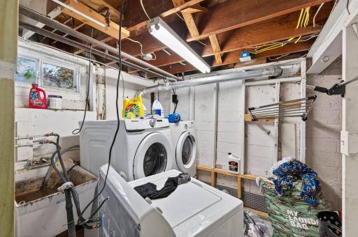 242 Annapolis Street W, Saint Paul, MN 55118